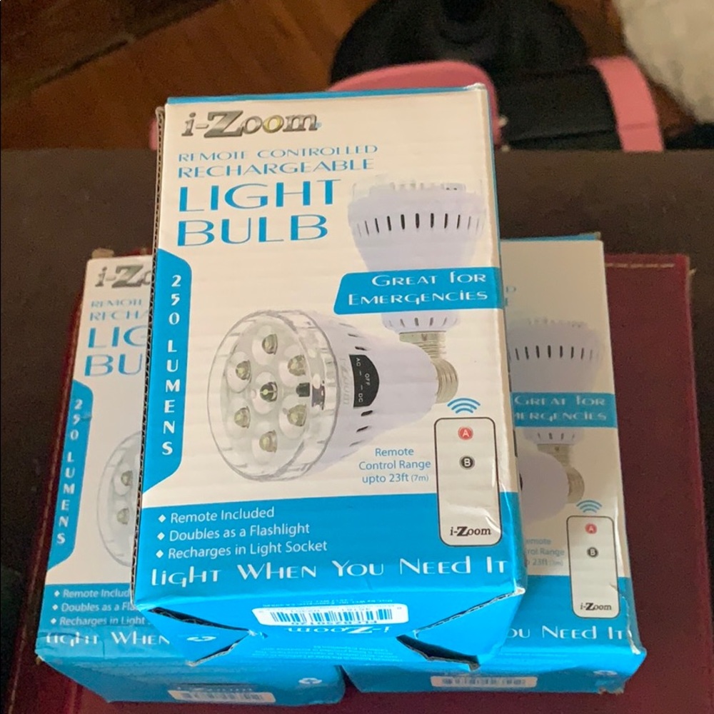 REMOTE CONTROL-RECHARGEABLE LITE BULBS/FLASHLIGHT